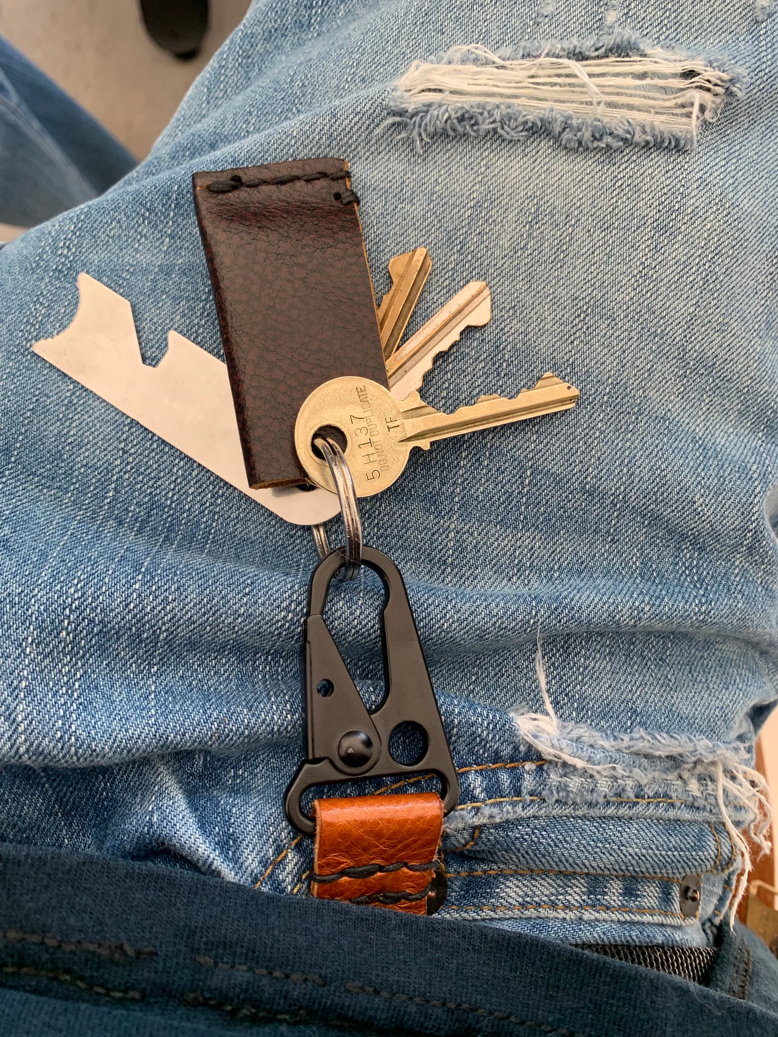 Leather keychain and keyholder